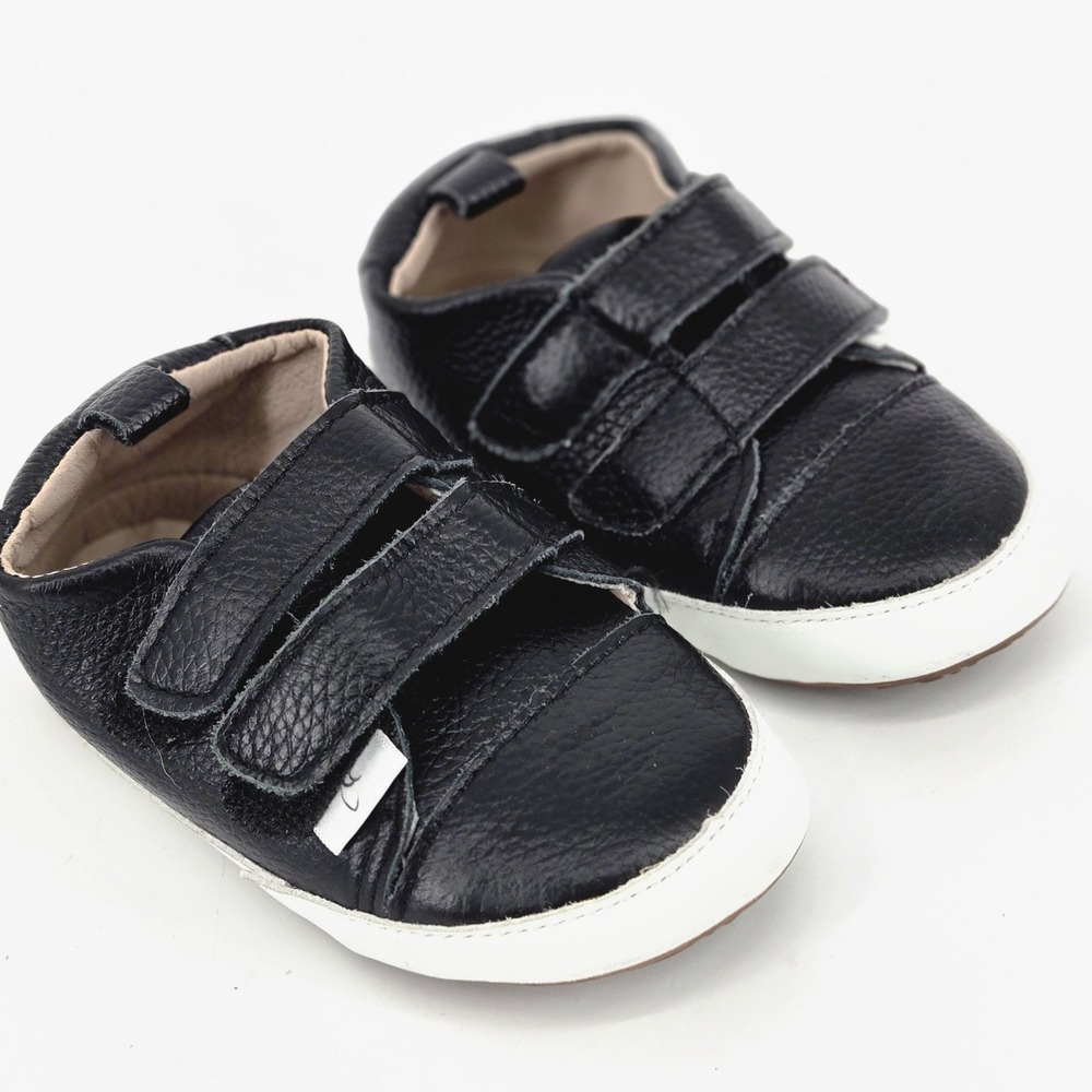 Little Love Bug Black Leather Sneaker Toddler Size 7 Wide Toe Box Barefoot EUC